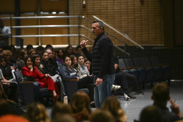 9102301_web1_vnd-Herren003-120525