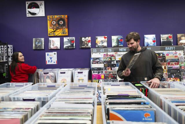 9107611_web1_gtr-JeannetteBusiness3-120725