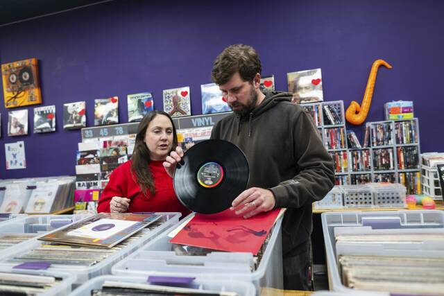 9107611_web1_gtr-JeannetteBusiness4-120725