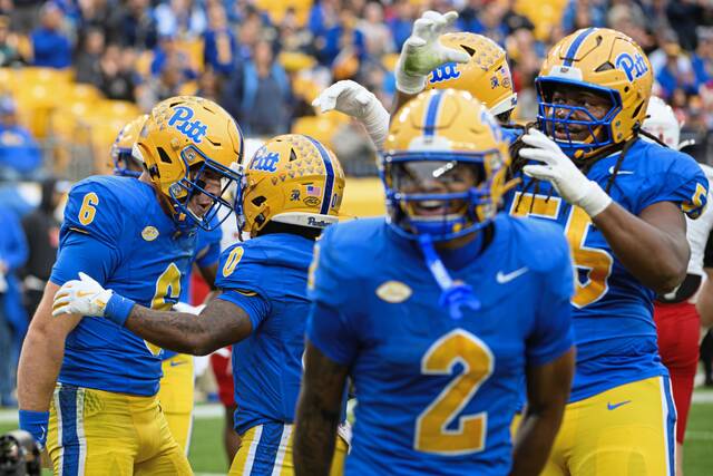 9109060_web1_gtr-Pitt1-102625