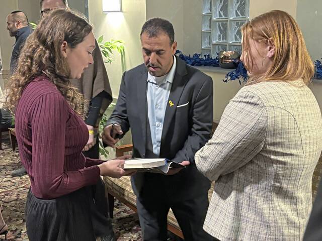 9109314_web1_vnd-hamashostage6-120825