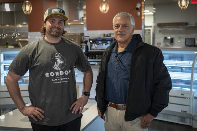 9111230_web1_vnd-gordos2-121125