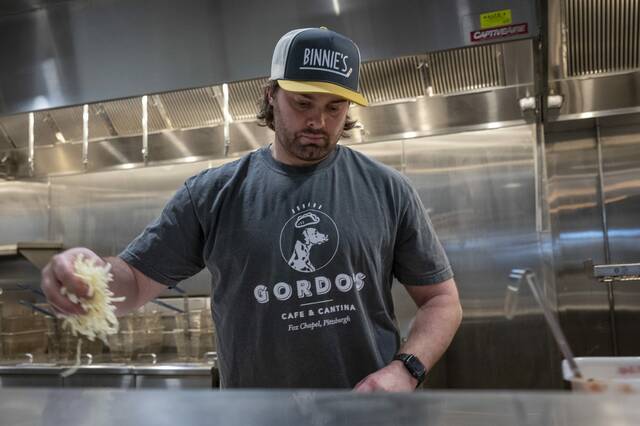 9111230_web1_vnd-gordos4-121125