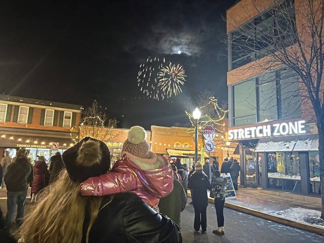 9113070_web1_SEW-SewLightUp21-121825