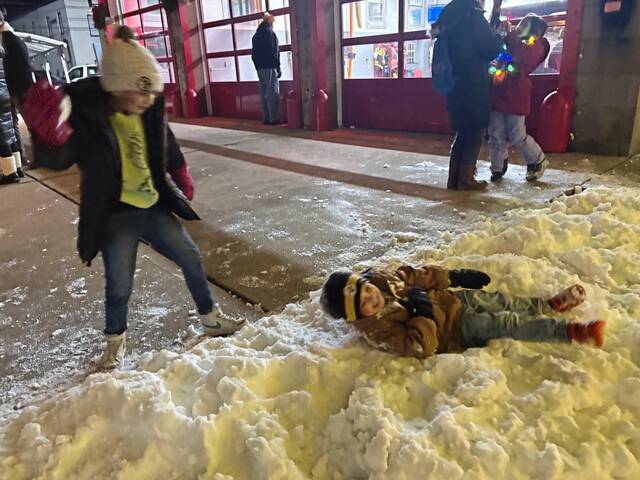 9113070_web1_SEW-SewLightUp22-121825