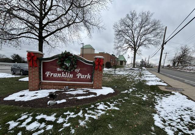 9113404_web1_naj-FranklinParkBoroughSign-120925