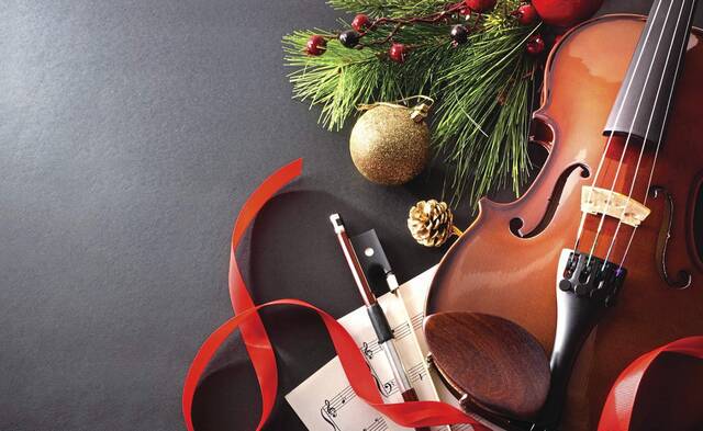 9114115_web1_Christmas-violin