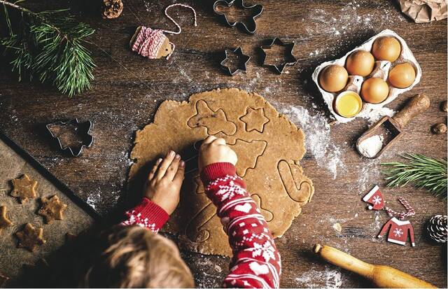 9117194_web1_Christmas-Baking