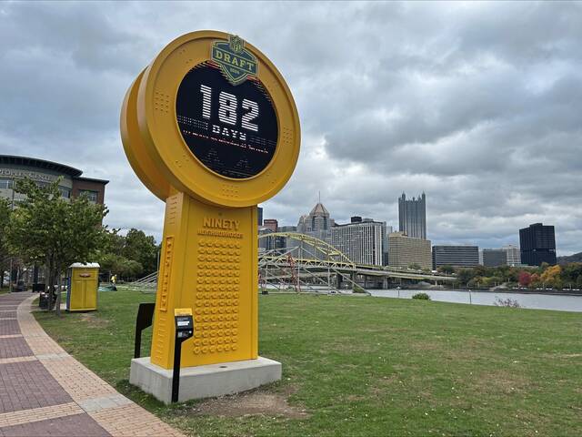 9119013_web1_PTR-NFL-Draft-countdown-clock-Pittsburgh-North-Side-Oct-2025