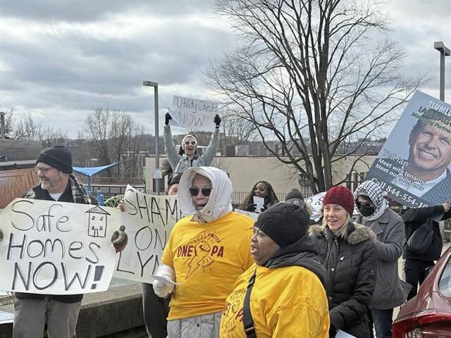 9121031_web1_ptr-SlumlordProtest01-121325