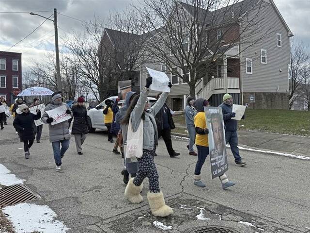 9121031_web1_ptr-SlumlordProtest02-121325