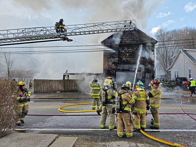 9124105_web1_vnd-EastDeerFire-121325