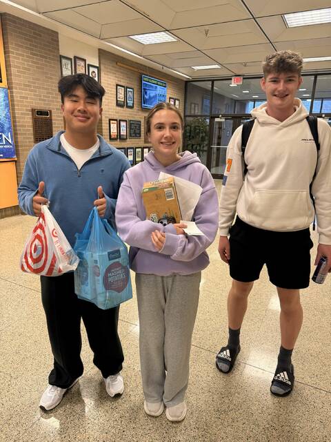 9124328_web1_naj-NAfooddrive3kids-012226