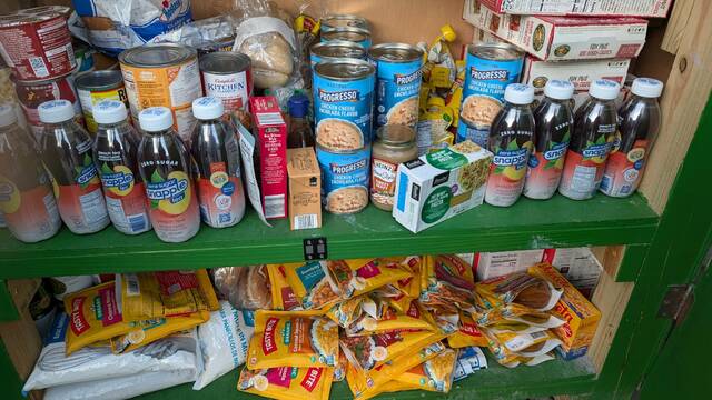 9124328_web1_naj-NAfooddrivepantry1-012226