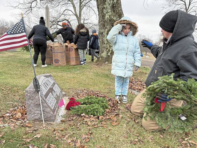 9126283_web1_gtr-WreathsJeannette2-121425