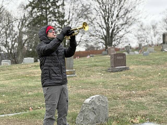 9126283_web1_gtr-WreathsJeannette4-121425