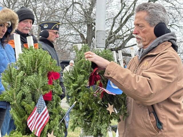 9126283_web1_gtr-WreathsJeannette6-121425