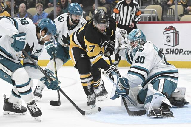 9126527_web1_ptr-PensSharks03-121425