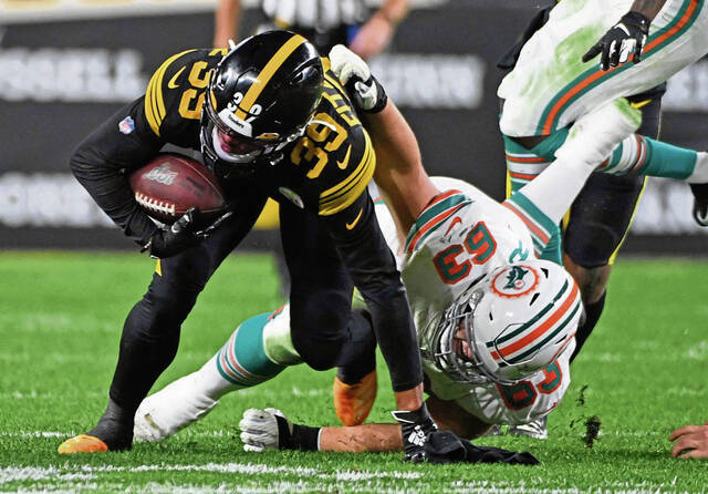 9127809_web1_gtr-Steelers07-102919