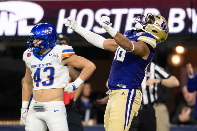 Demond Williams throws 4 TD passes, Washington has 5 INTs in rout of Boise State in LA Bowl
