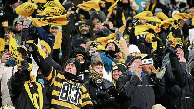 9130660_web1_ptr-SteelersDolphins03-121625