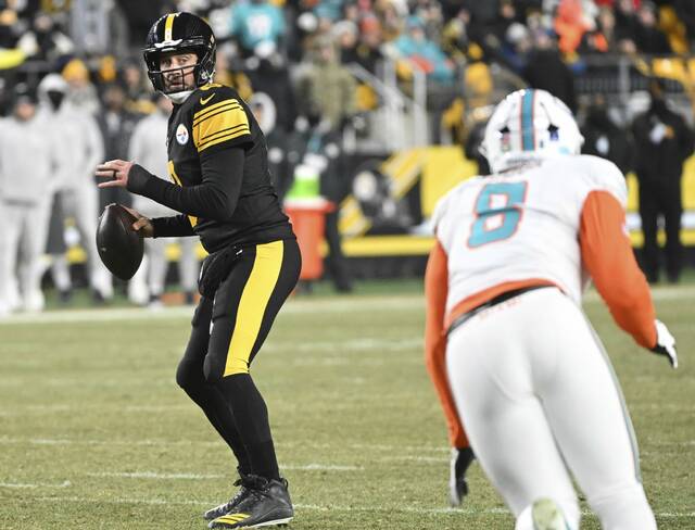 9130660_web1_ptr-SteelersDolphins08-121625