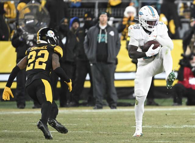 9130660_web1_ptr-SteelersDolphins09-121625