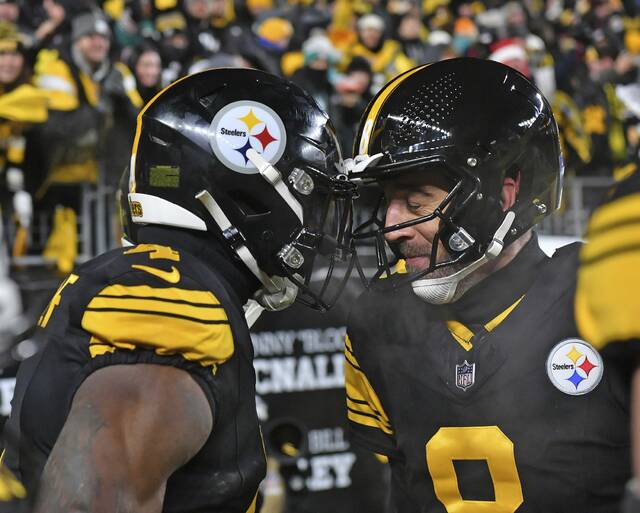 9130660_web1_ptr-SteelersDolphins11-121625