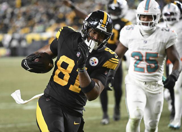 9130660_web1_ptr-SteelersDolphins14-121625