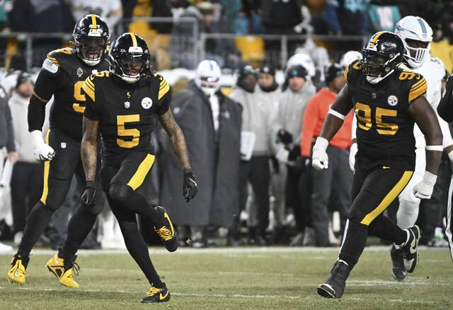 9130660_web1_ptr-SteelersDolphins23-121625