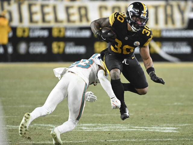9130663_web1_ptr-SteelersDolphins10-121625