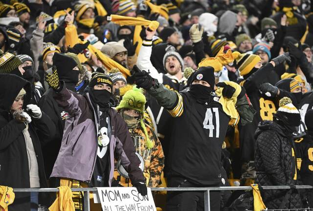 9131908_web1_ptr-SteelersDolphins05-121625