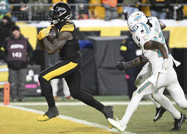9132147_web1_ptr-SteelersDolphins20-121625