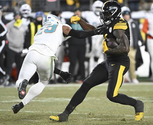 9132147_web1_ptr-SteelersDolphins21-121625