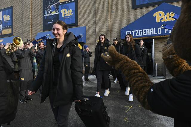 9133462_web1_ptr-volleyballsendoff004-121725