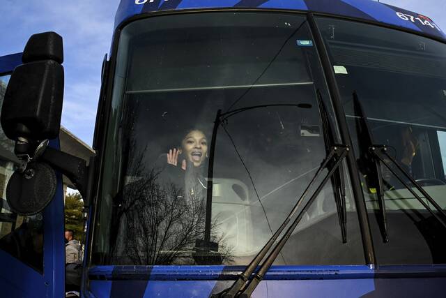 9133462_web1_ptr-volleyballsendoff005-121725