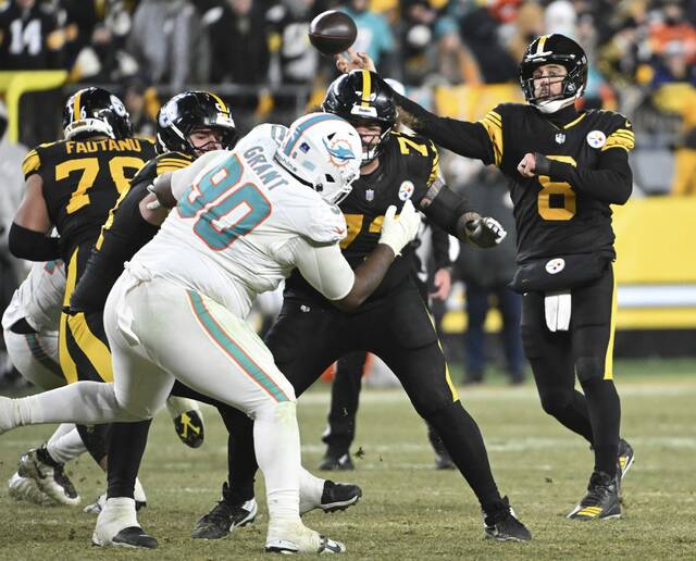 9135670_web1_ptr-SteelersDolphins22-121625