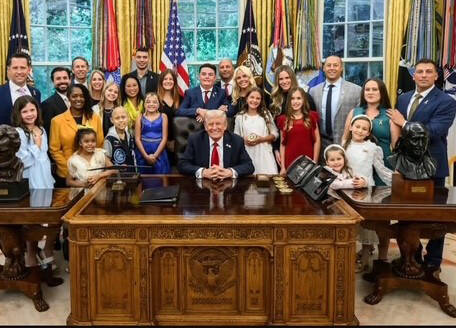 9135787_web1_JimmyTrump