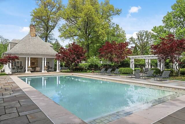 Slide 
													
													4