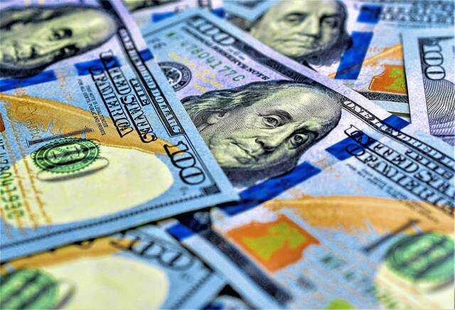 9137705_web1_WEB-money-hundred-dollar-bills