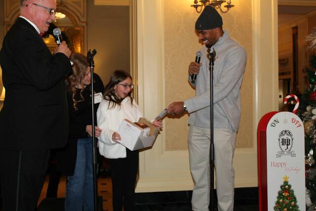 North Allegheny fourth grader’s holiday vision wins Downtown hotel’s annual card contest