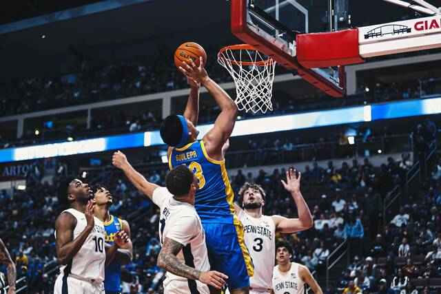 Pitt throttles Penn State in Hershey, riding career-high 28 points from Roman Siulepa