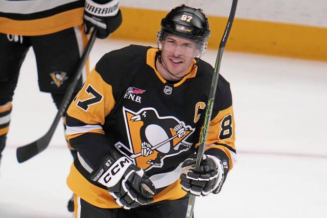 Sidney Crosby surpasses Mario Lemieux as Penguins snap losing streak