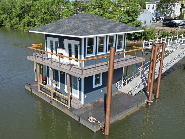 Allegheny River’s only floating Airbnb is in Blawnox