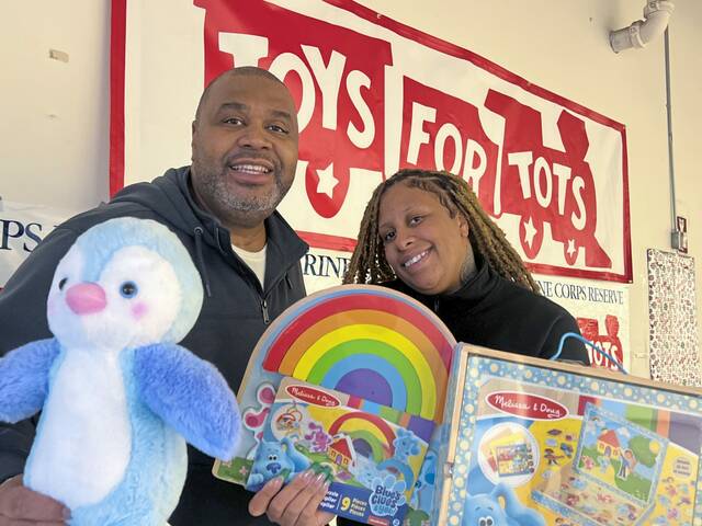 9151437_web1_gtr-toysfortots-122425-10