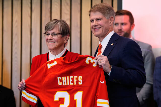 Royals face tough stadium decision of their own as Chiefs move to Kansas