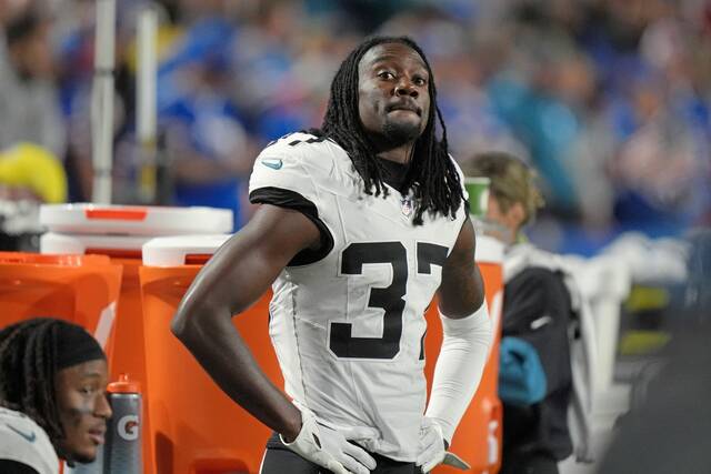 With rash of injuries at CB, Steelers add veteran Tre Flowers to 53-man roster