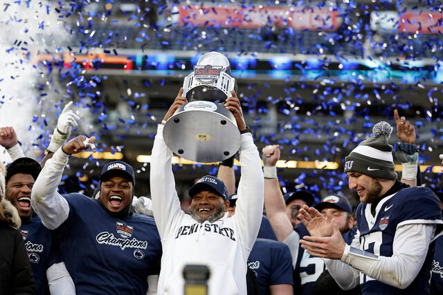 Ethan Grunkemeyer throws 2 TDs, Penn State finishes on high note vs. Clemson in Pinstripe Bowl<span class="headline-video">Video <i class="fa-solid fa-circle-play"></i></span>