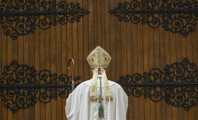 Pittsburgh’s new bishop takes over, likens job to conducting a symphony