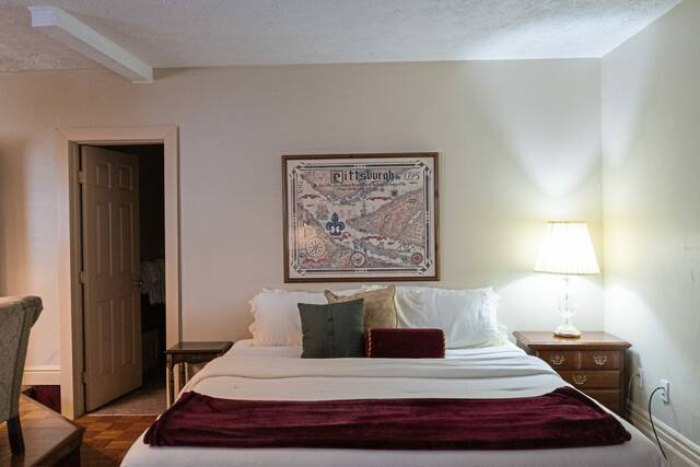 Slide 
													
													3